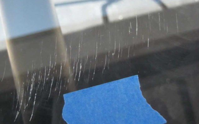 царапины на лобовом стекле