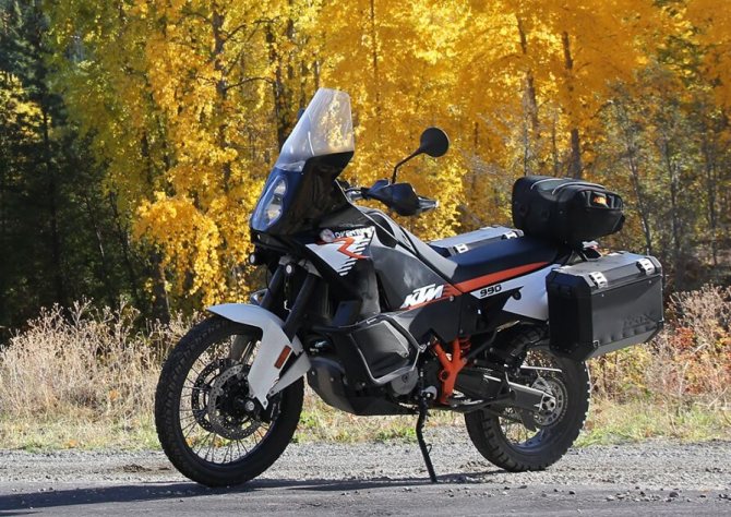 KTM 990 Adventure Вид спереди сбоку